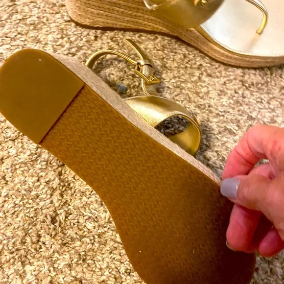 Michael Kors gold wedges size 8 like new - Picture 5 of 5